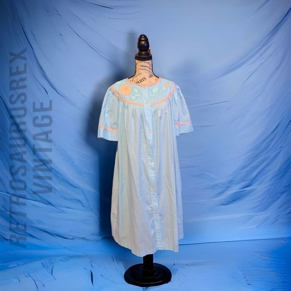 Vintage Nightgown - Picture 6 of 8